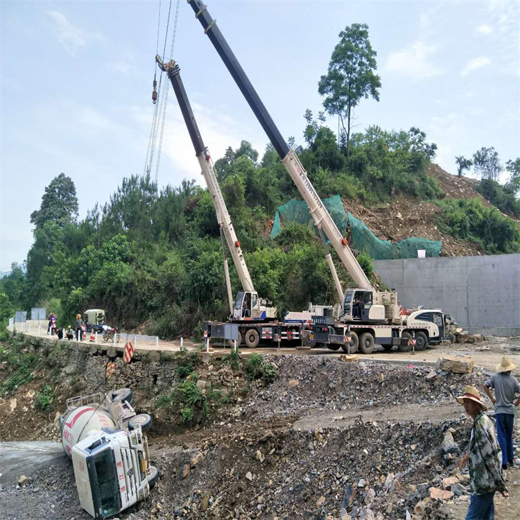 蒙城县汽车掉沟里叫吊车救援要多少钱